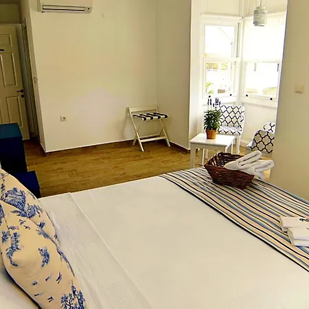 Limonaia Oda ve Kahvaltı 4*