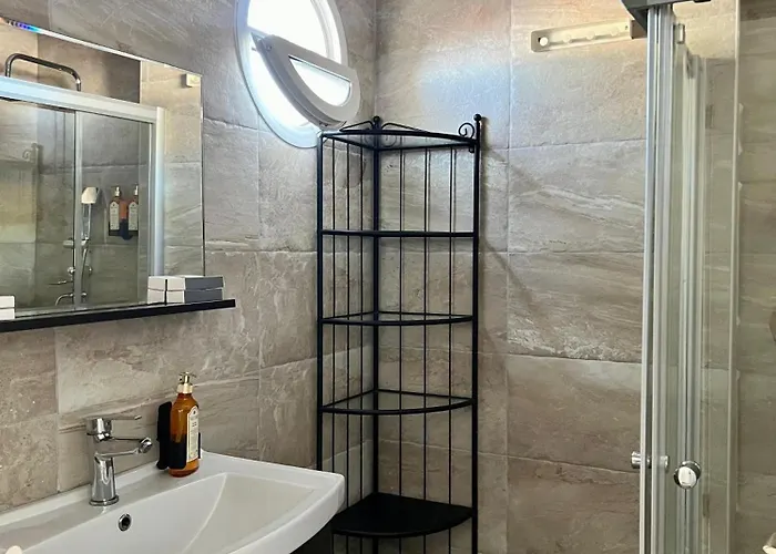 Oda ve Kahvaltı Limonaia Alaçatı